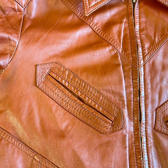Vintage Beautiful Leather Jacket ( with no Brand Label). See Pics - Picture 6 of 16
